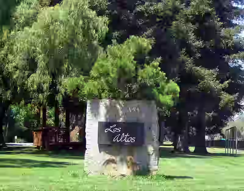 Los_Altos_entrance_sign